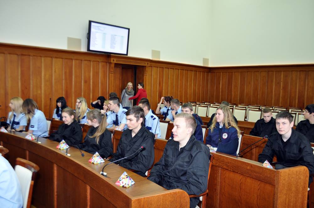 Lekcja inna niż wszystkie”  Dnia 9 kwietnia uczniowie klas I i II Zespołu Szkół Menedżerskich o prof (zdjęcie 5)