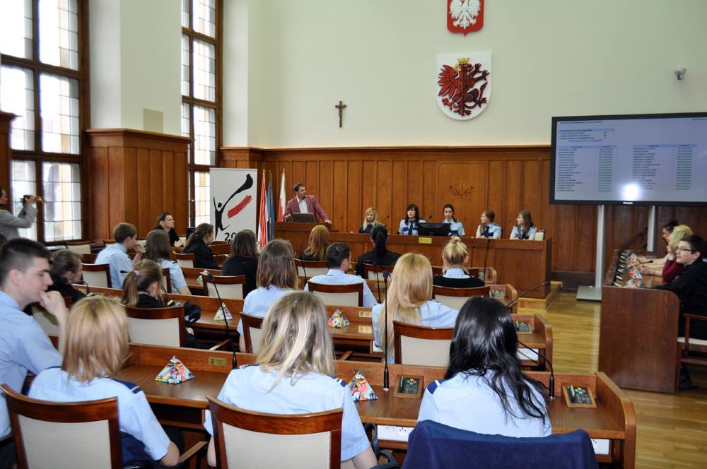 Lekcja inna niż wszystkie”  Dnia 9 kwietnia uczniowie klas I i II Zespołu Szkół Menedżerskich o prof (zdjęcie 6)