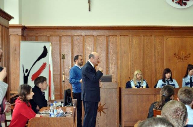 Lekcja inna niż wszystkie”  Dnia 9 kwietnia uczniowie klas I i II Zespołu Szkół Menedżerskich o prof (zdjęcie 7)