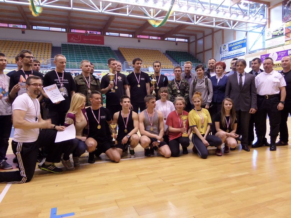 Policyjny Test Sprawności  W Hali Widowiskowo-Sportowej w Świeciu czwartego kwietnia odbył się test