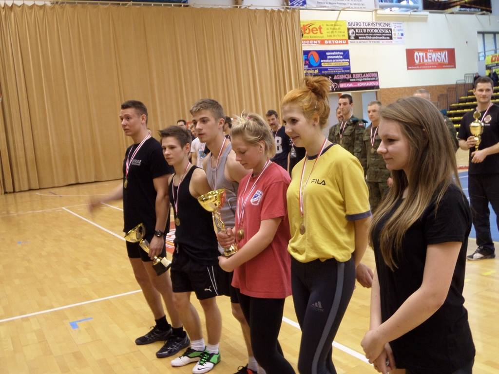 Policyjny Test Sprawności  W Hali Widowiskowo-Sportowej w Świeciu czwartego kwietnia odbył się test  (zdjęcie 2)