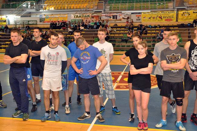 Policyjny Test Sprawności  W Hali Widowiskowo-Sportowej w Świeciu czwartego kwietnia odbył się test  (zdjęcie 5)