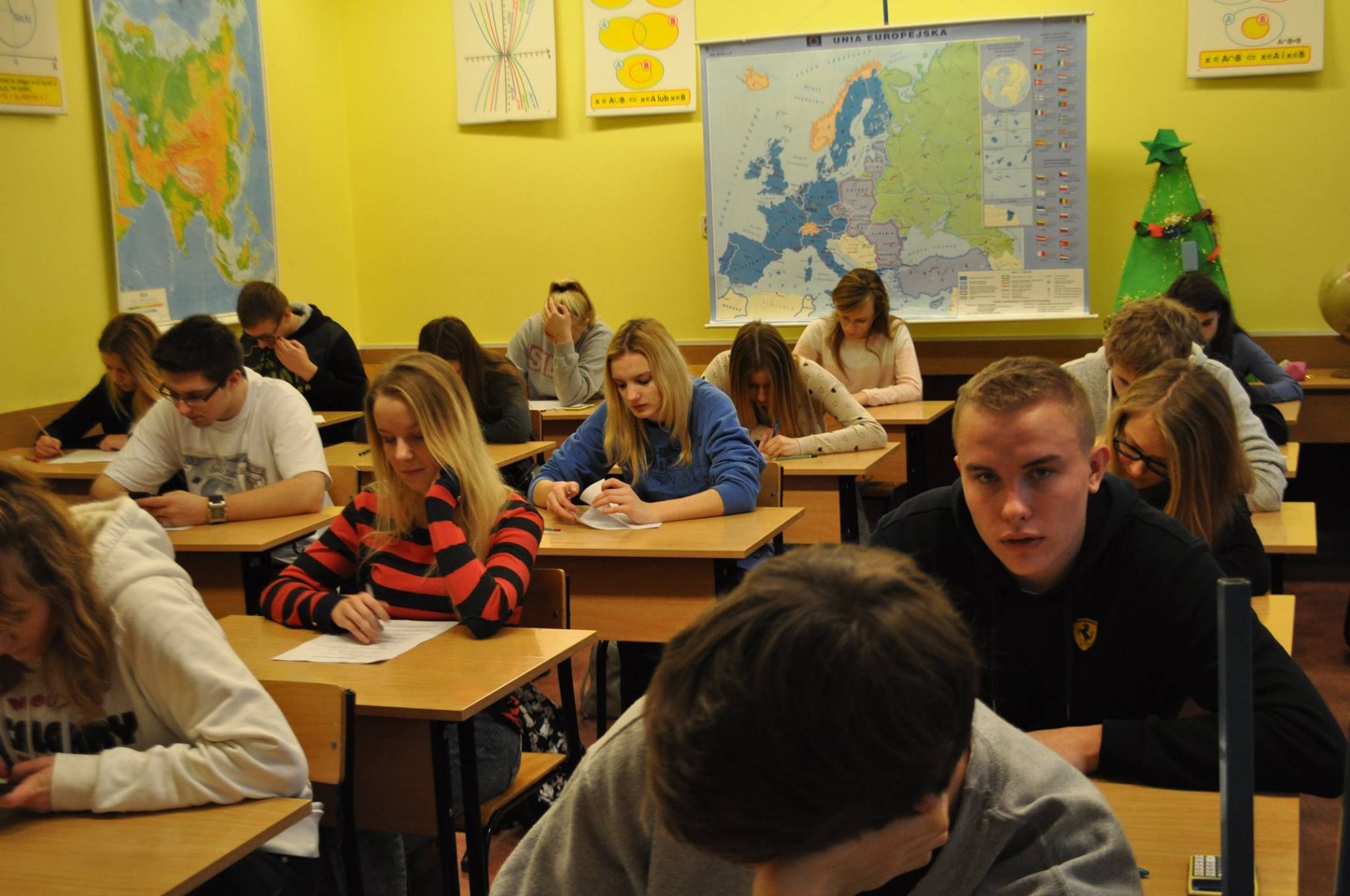 Szkolny konkurs matematyczno – geograficzny GEOSIGMA  Dnia 18 grudnia 2015 r (zdjęcie 8)