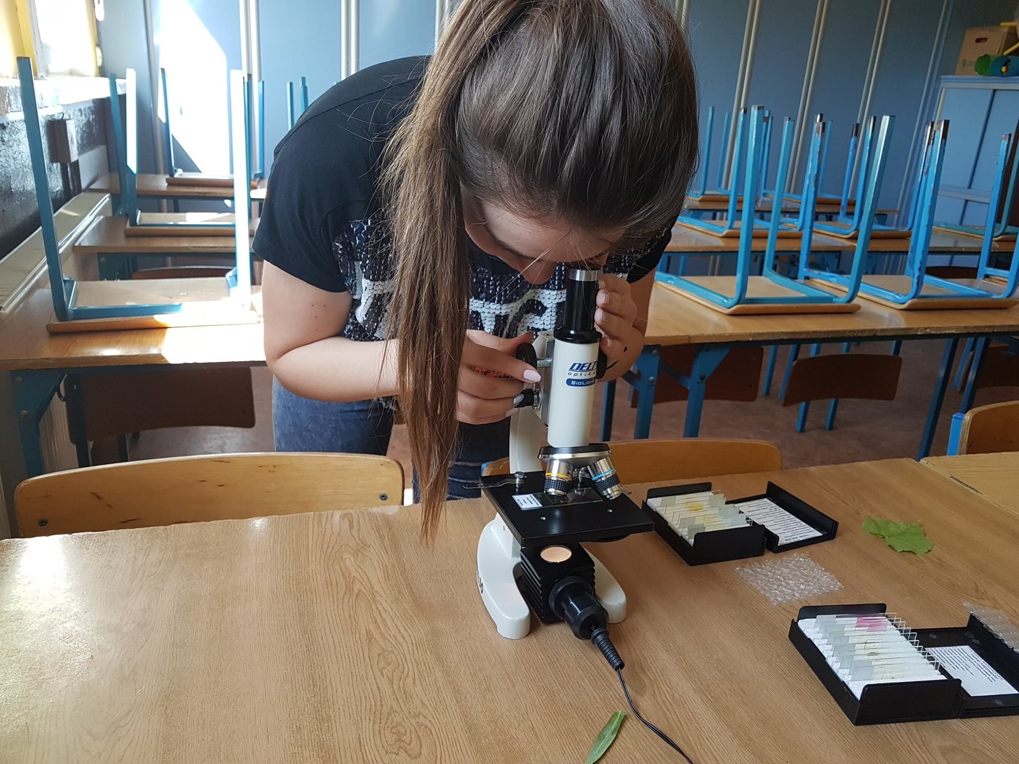 Świat mikro na zajęciach dodatkowych z biologii W maju odbyły się zajęcia dodatkowe z biologii, na k (zdjęcie 3)