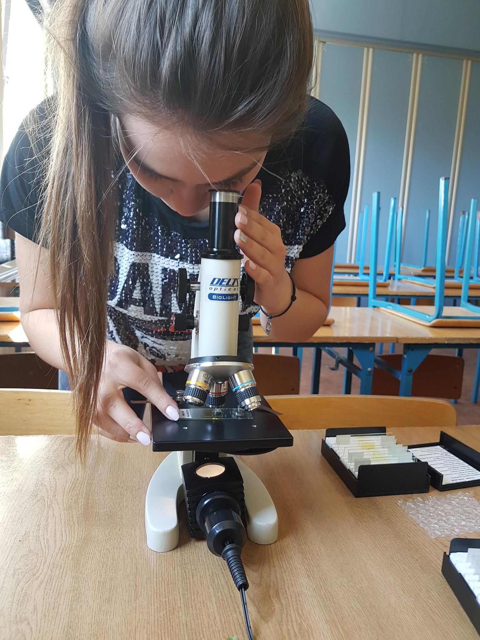 Świat mikro na zajęciach dodatkowych z biologii W maju odbyły się zajęcia dodatkowe z biologii, na k (zdjęcie 6)