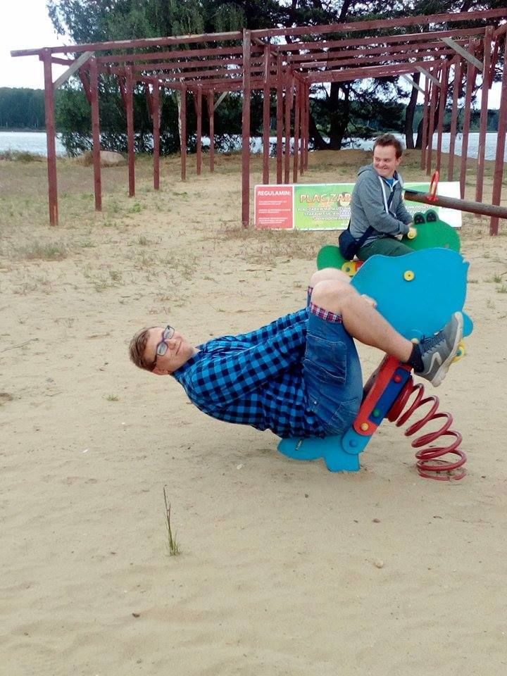 Bitewny kurz Menedżerady już opadł, a grupa zwycięzców z klasy II TA wraz z wychowawcą Mirosławą Kru (zdjęcie 15)