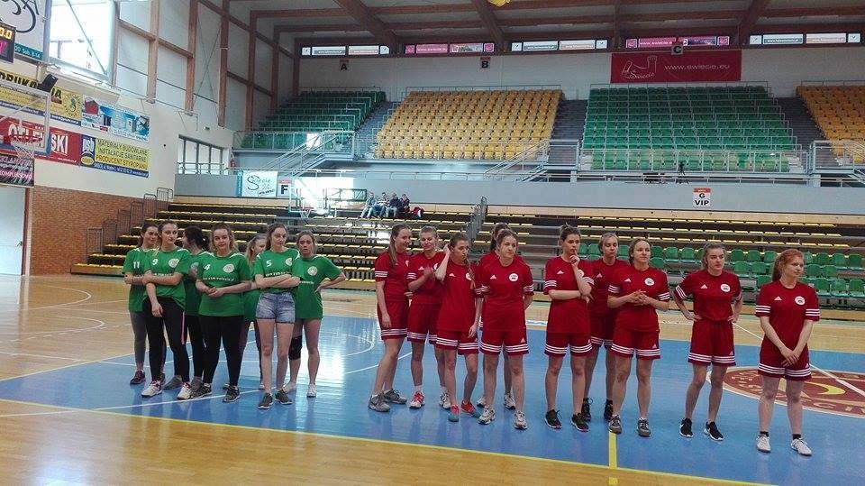 Udział naszej młodzieży w powiatowych zawodach ,,Licealiady” w koszykówce zakończył się dla chłopakó (zdjęcie 5)