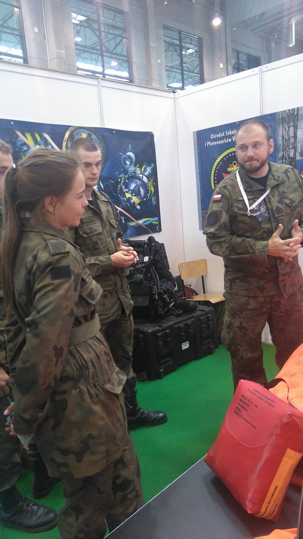 W dniu 2 czerwca 2017 roku uczniowie klas mundurowych wzięli udział w Targach Proobronnych "Pro Defe (zdjęcie 10)