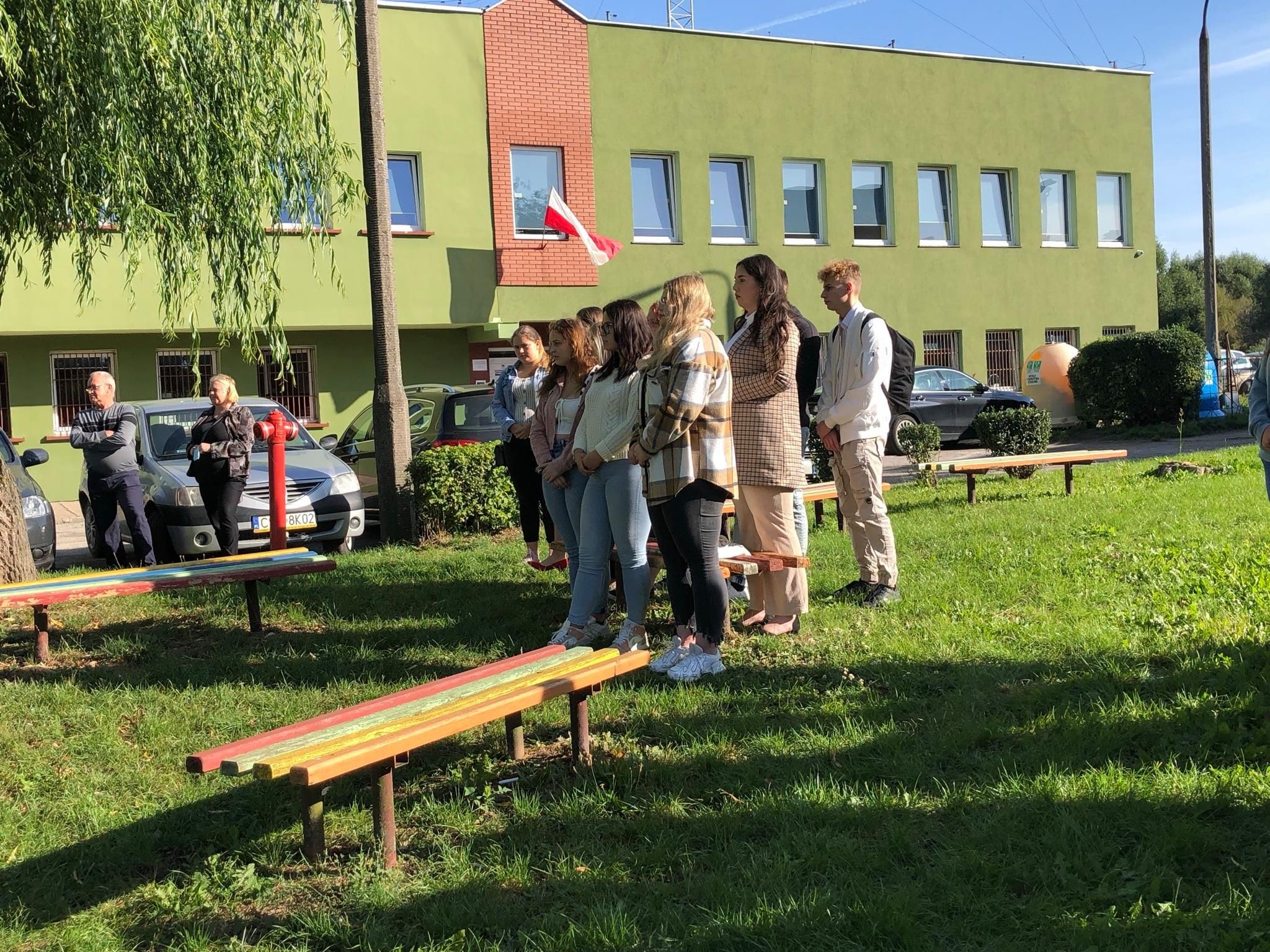 Uroczyste rozpoczęcie roku szkolnego 2021/2022 (zdjęcie 17)