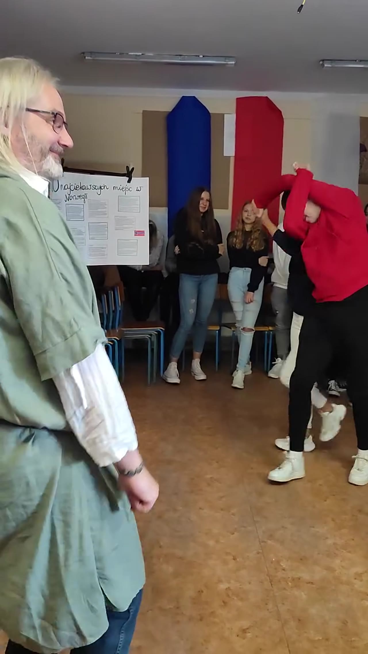 Klatka z filmu 9 — Wpis z Facebooka 2022-10-18