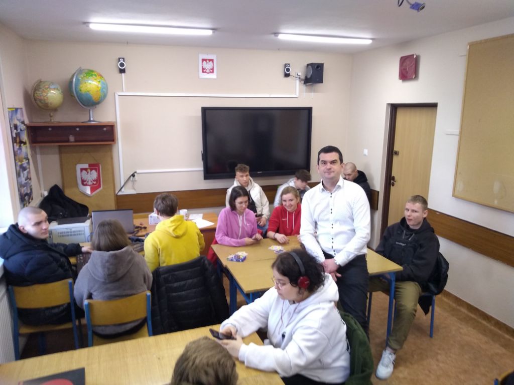 Pierwszy Dzień Wiosny w Menedżerze  Pierwszy Dzień Wiosny, znany wśród uczniów bardziej jako dzień w