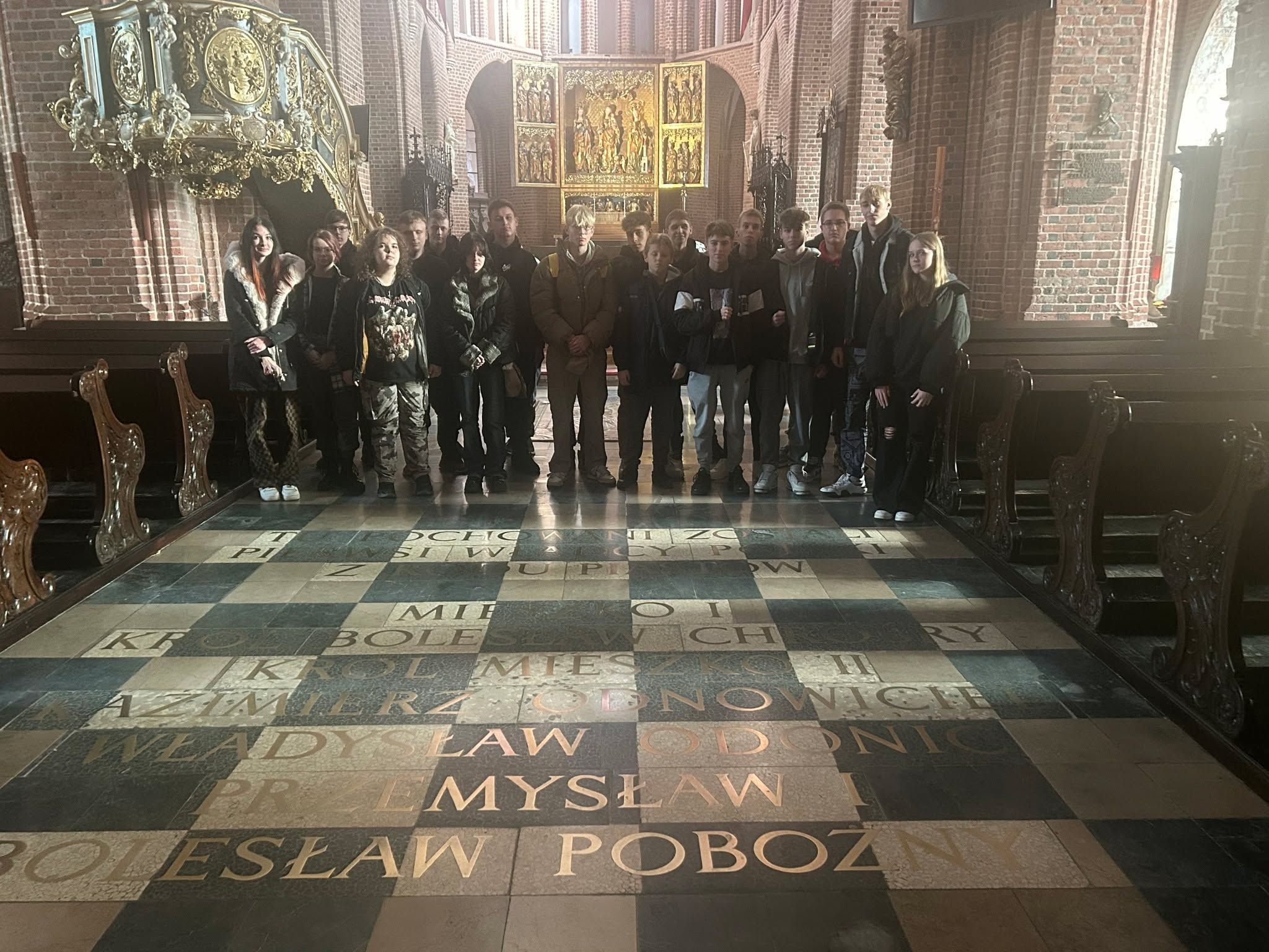 Listopada we wtorek grupa 21 uczniów oraz 2 opiekunów udała się na wycieczkę do Poznania (zdjęcie 5)