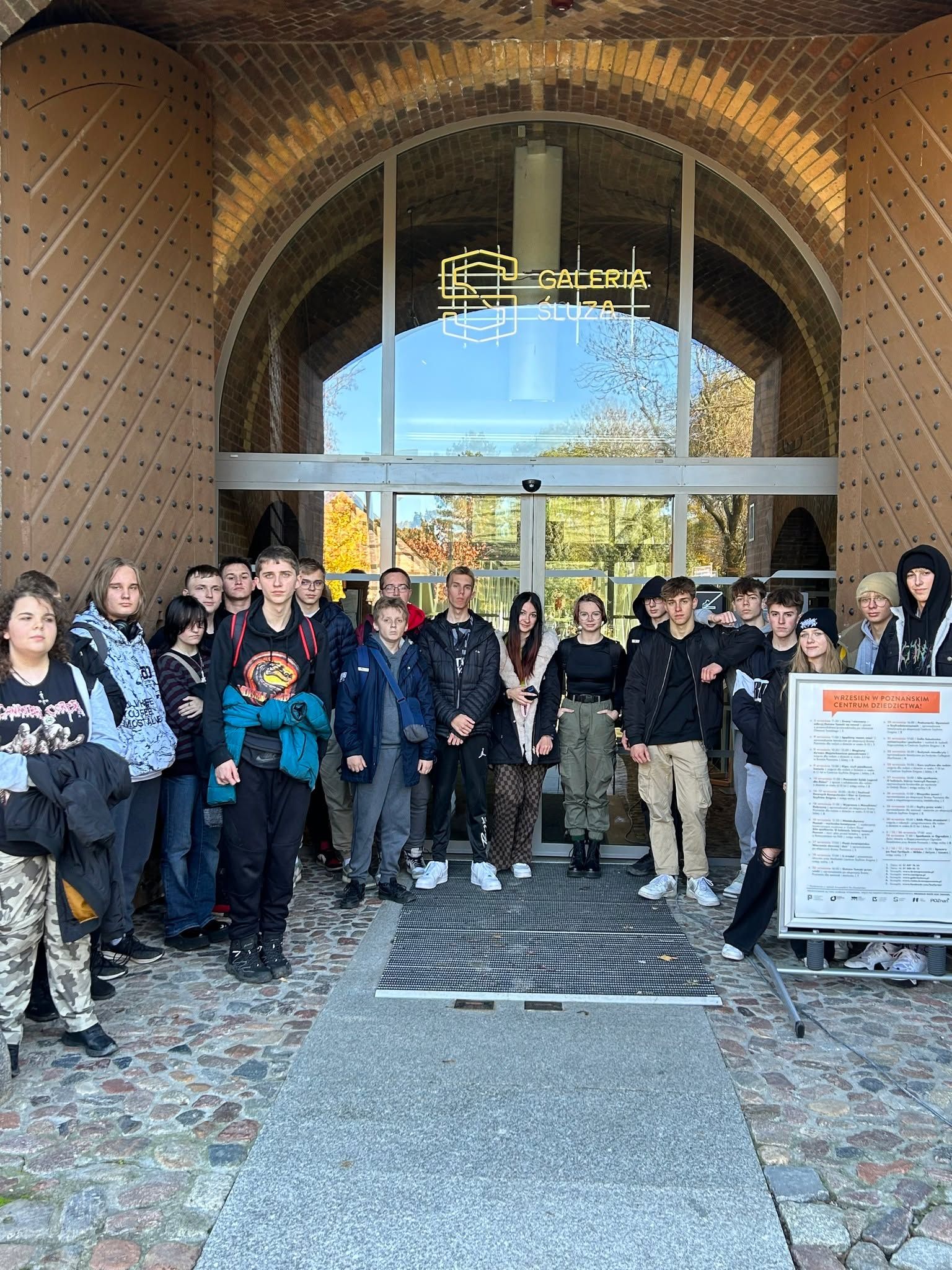 Listopada we wtorek grupa 21 uczniów oraz 2 opiekunów udała się na wycieczkę do Poznania (zdjęcie 9)