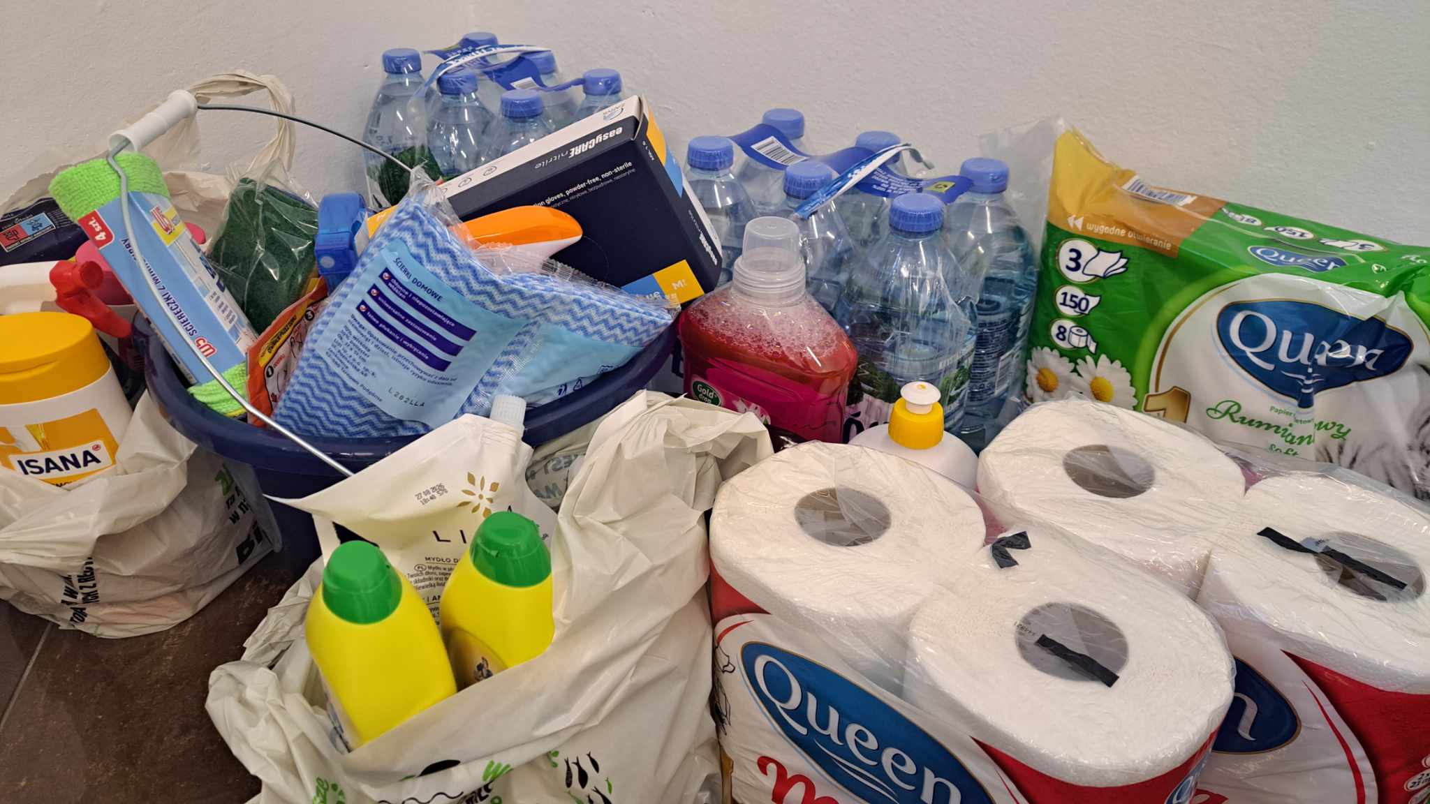 Jeden dzień, a już dary nie mieszczą się w miejscu zbiórki! Drodzy rodzice, uczniowie, jesteśmy wdzi