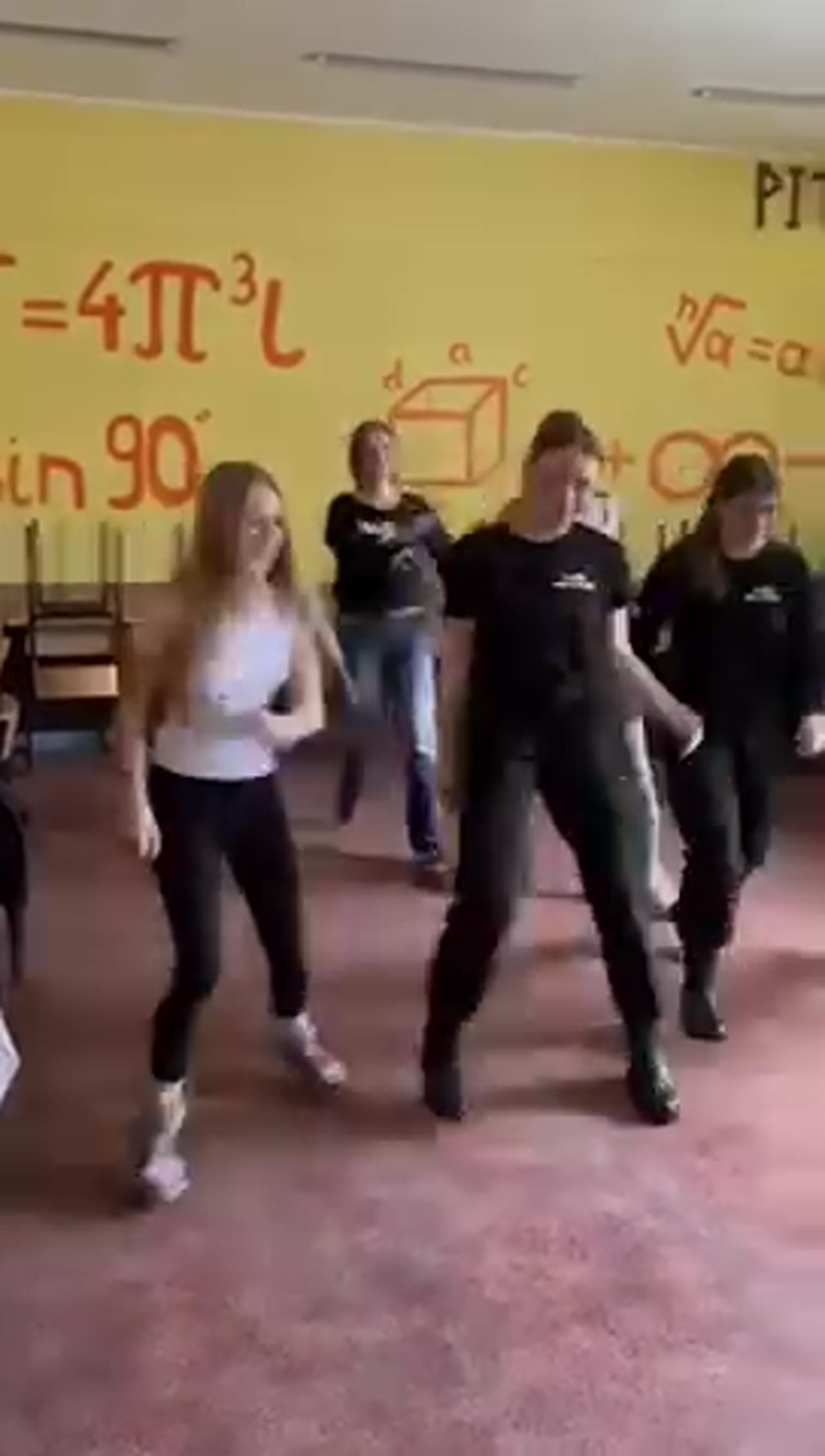 Klatka z filmu 1 — Dzień Wiosny i Dni Otwarte w ZSM! 🌼🎉  Wow! Co za niesamowi