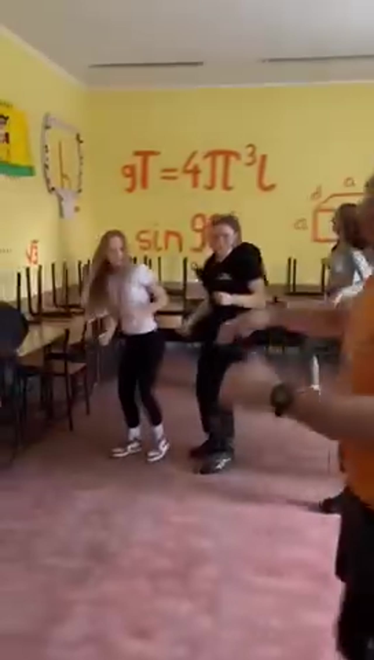 Klatka z filmu 7 — Dzień Wiosny i Dni Otwarte w ZSM! 🌼🎉  Wow! Co za niesamowi
