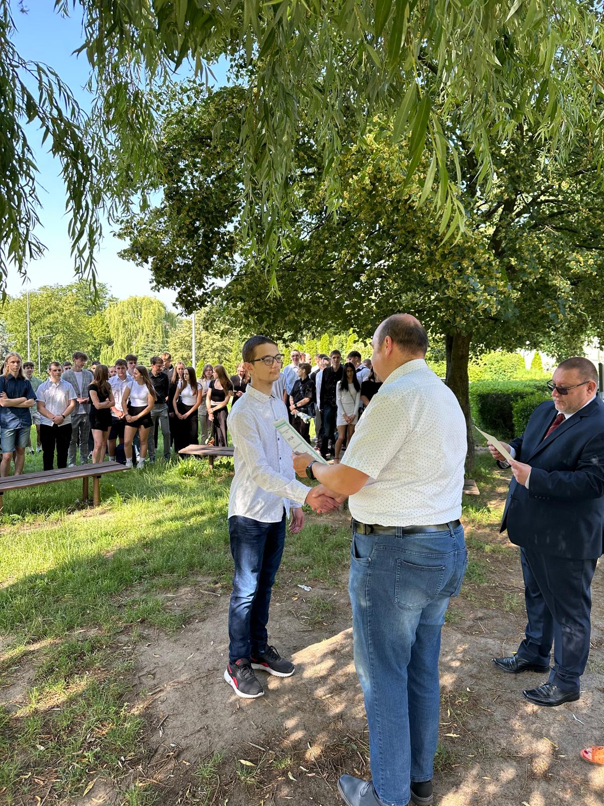 Czerwca 2024 r - uroczyste zakończenie roku szkolnego w Menedżerze (zdjęcie 2)