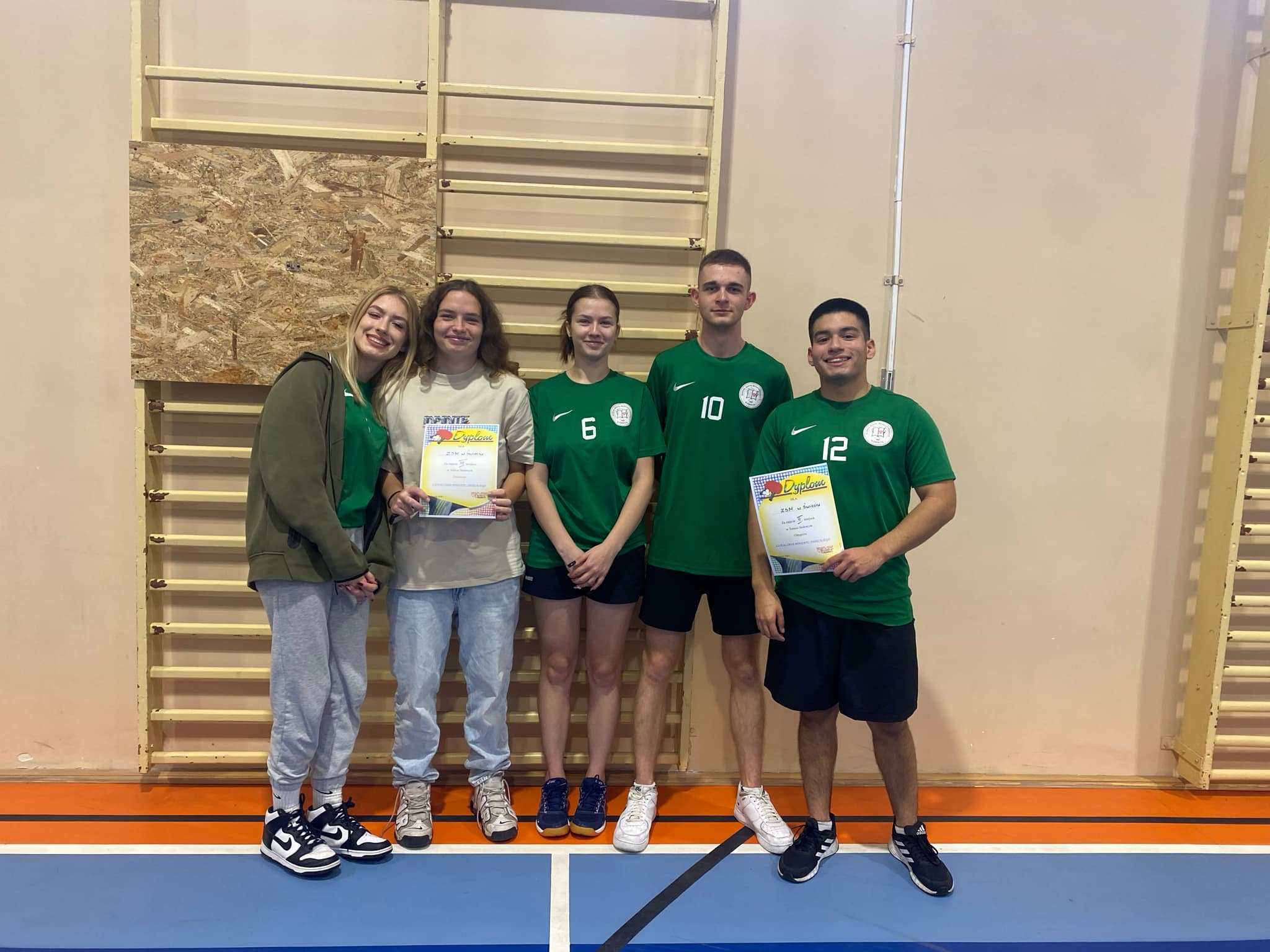 Zawody z tenisa stołowego 🏓🏓🏓 Nasza drużyna chłopców zdobyła drugie miejsce, a dziewcząt trzecie