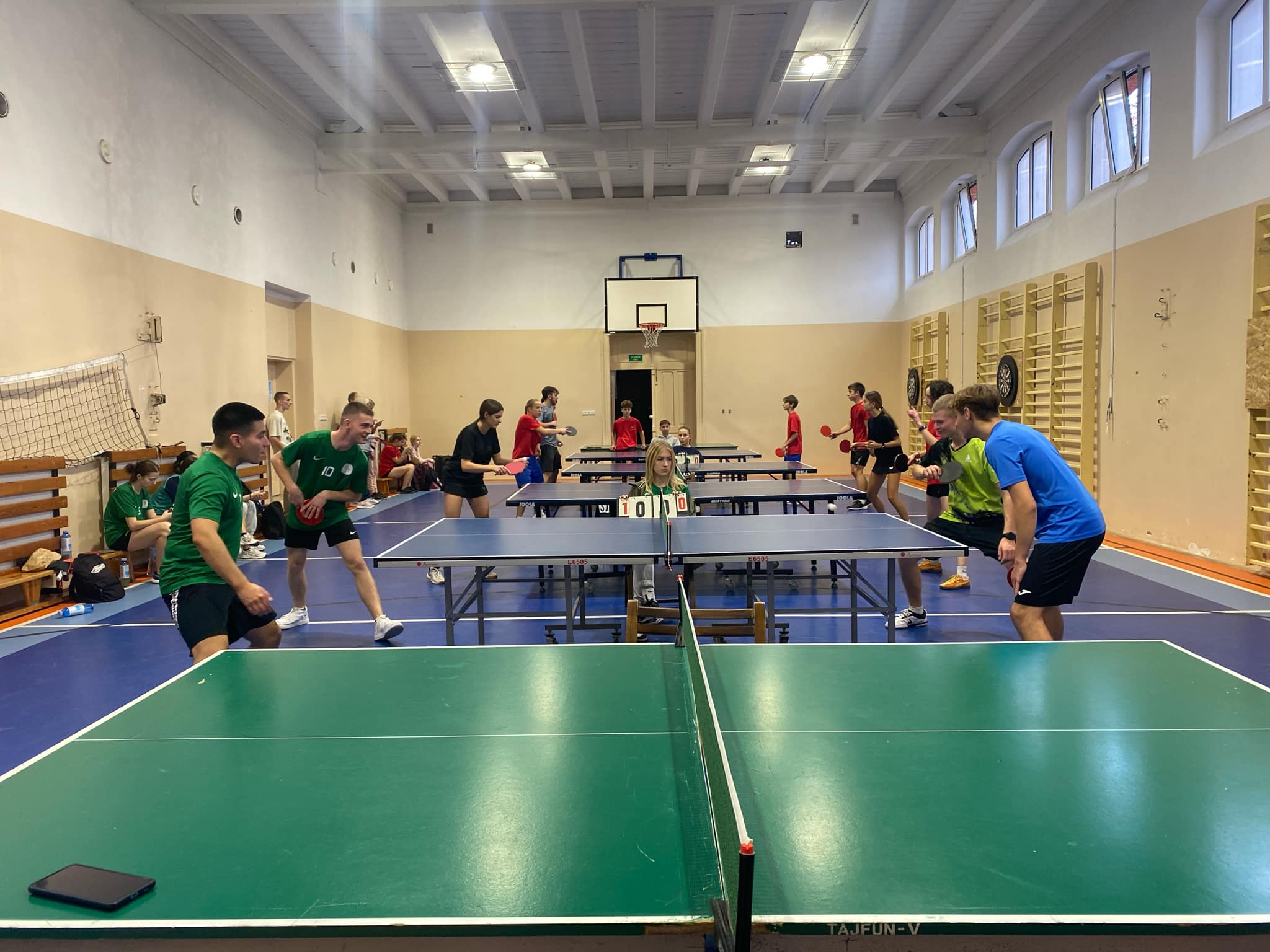 Zawody z tenisa stołowego 🏓🏓🏓 Nasza drużyna chłopców zdobyła drugie miejsce, a dziewcząt trzecie  (zdjęcie 3)
