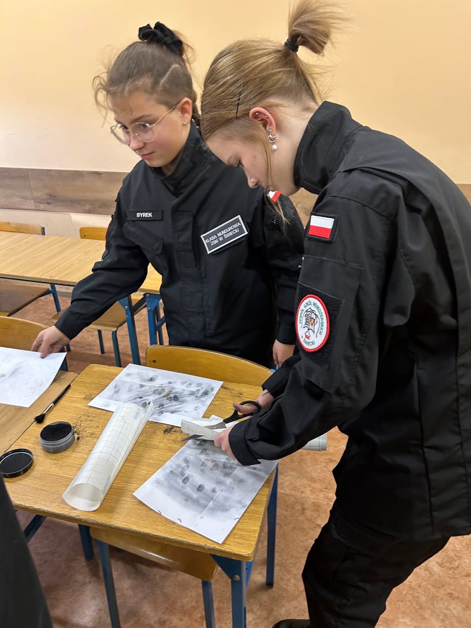 Zajęcia z technikiem  W poniedziałek 10 lutego uczniowie klasy policyjnej uczestniczyli w zajęciach  (zdjęcie 3)