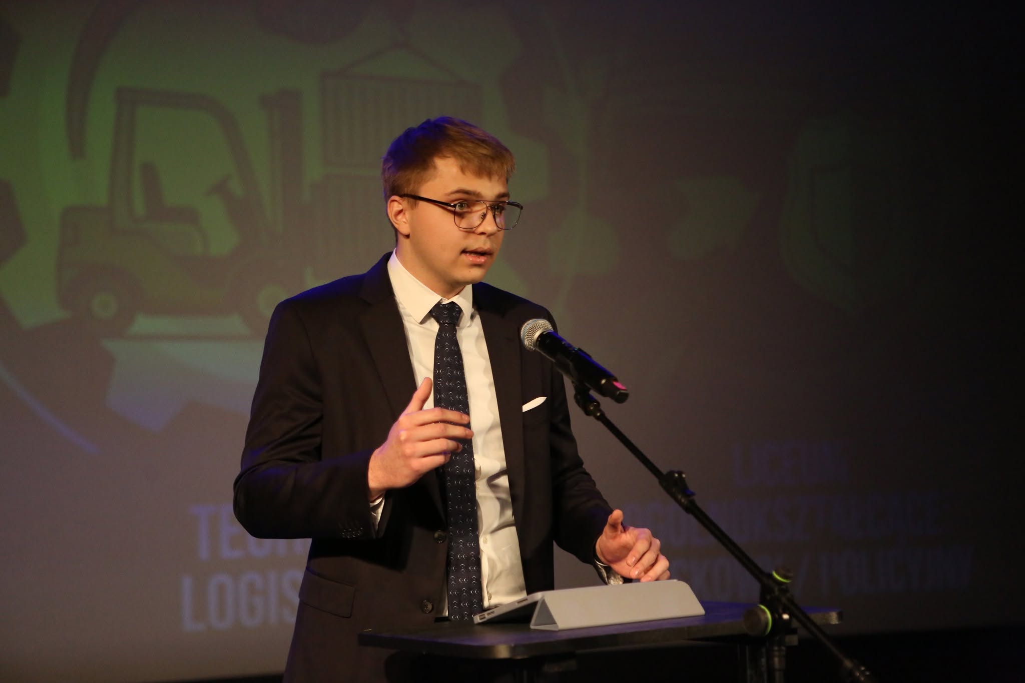 24 kwietnia o godzinie 9.00 rozpoczęła się uroczystość ukończenia szkoły przez tegorocznych maturzystów