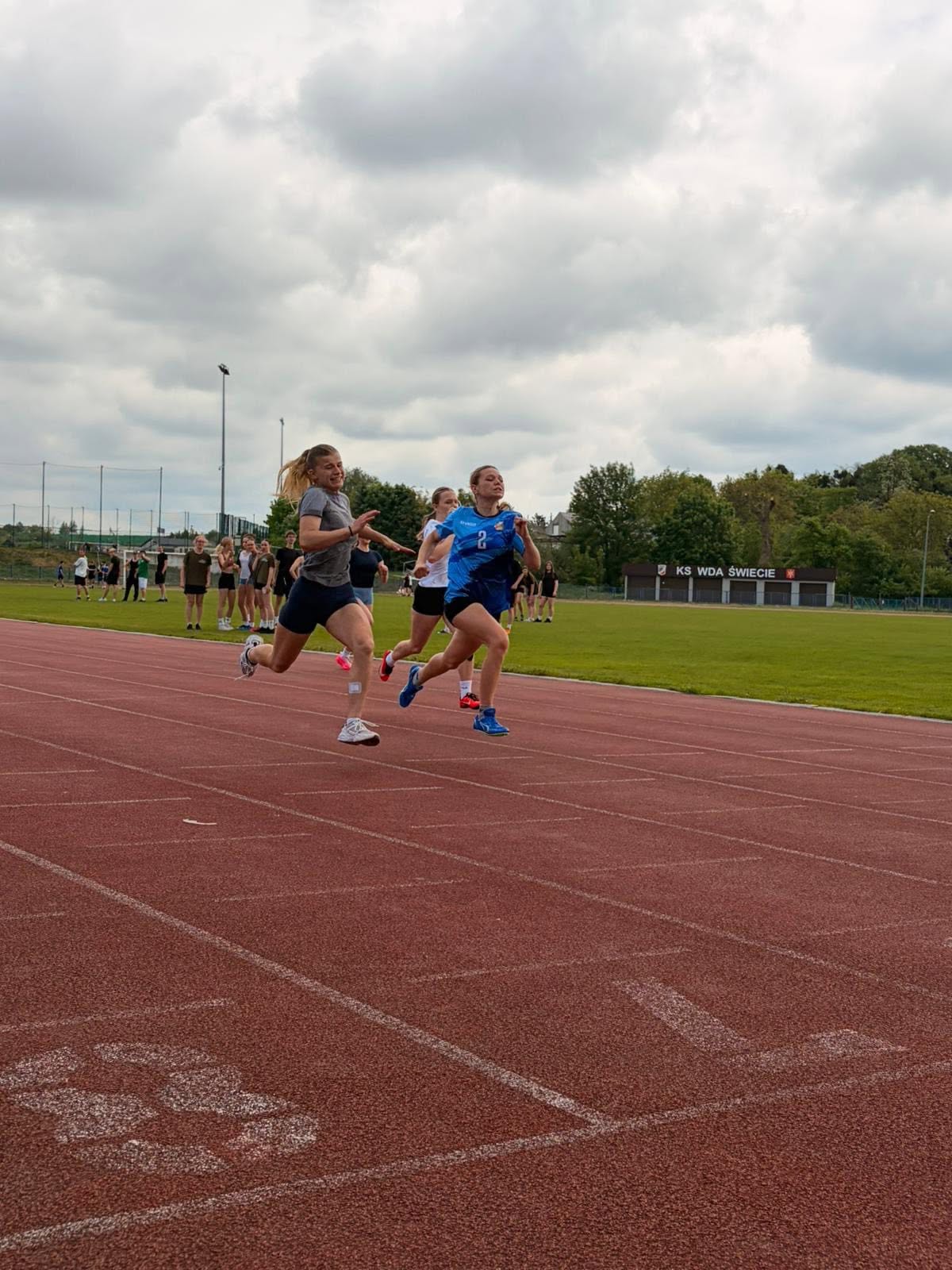 Przedstawiamy osiągnięcia naszych uczniów na Międzyszkolnych Indywidualnych Zawodach Lekkoatletycznych:
1…